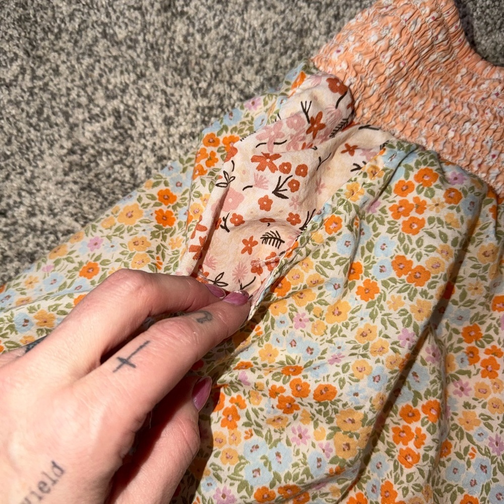 American Eagle Outfitters Peach and Pink Floral Smocked Top - Picture 4 of 6